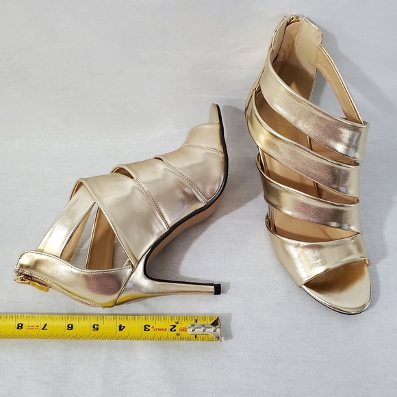 BNWOT - GOLD STRAPPY SHOES - Size 10 - Picture 10 of 12